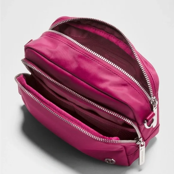 NWT Lululemon Everywhere Crossbody Bag 2L - Picture 7 of 7
